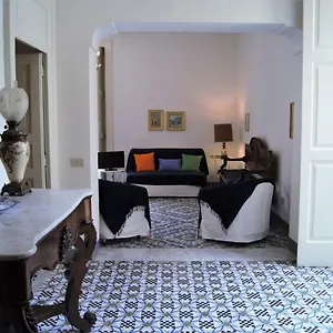 https://la-casa-di-alda.hotels-amalfi.com